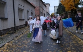 Korow&oacute;d świętych18