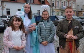 Korow&oacute;d świętych12