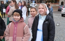 Korow&oacute;d świętych09