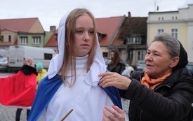 Korow&oacute;d świętych08