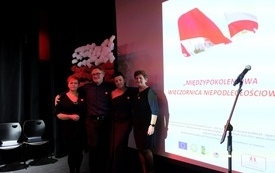 Międzypokoleniowa Wieczornica Niepodległościowa145