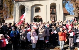 Wsp&oacute;lmie zaśpiewaliśmy hymn58