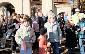 Wsp&oacute;lmie zaśpiewaliśmy hymn24