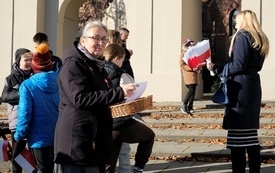 Wsp&oacute;lmie zaśpiewaliśmy hymn15