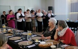 Spotkanie przy wielkanocnym stole (39)