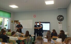 Straż Miejska i Policja z wizytą w Szkole Podstawowej w Nojewie (7)