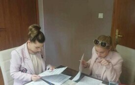Podpisanie umowy na realizację usług kosmetycznych (6)