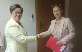 Podpisanie umowy na realizację usług kosmetycznych (5)