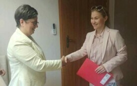 Podpisanie umowy na realizację usług kosmetycznych (4)