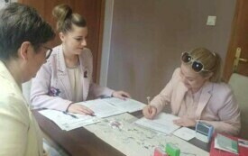 Podpisanie umowy na realizację usług kosmetycznych (3)