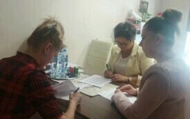 Podpisanie umowy na realizację usług fryzjerskich (7)