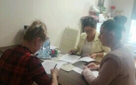 Podpisanie umowy na realizację usług fryzjerskich (3)