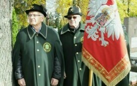 Upamiętnienie powstańc&oacute;w na Cmentarzu Parafialnym w Pniewach02
