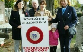 Upamiętnienie powstańc&oacute;w na Cmentarzu Parafialnym w Pniewach01
