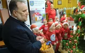 Ubieranie choinki w Urzędzie20