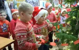 Ubieranie choinki w Urzędzie15