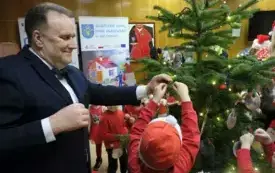 Ubieranie choinki w Urzędzie11