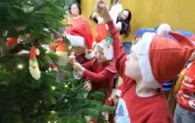 Ubieranie choinki w Urzędzie10