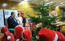 Ubieranie choinki w Urzędzie04