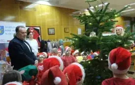 Ubieranie choinki w Urzędzie02