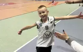 Pierwsze, ligowe zmagania młodych koszykarzy &bdquo;PNIEWIAKA (6)