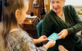 Dzieci z przedszkole MIś grupa ,,Bratki u senior&oacute;w (11)