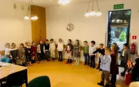 Dzieci z przedszkole MIś grupa ,,Bratki u senior&oacute;w (4)