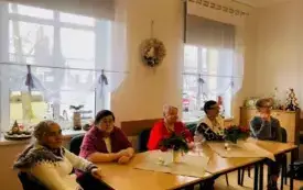 Dzieci z przedszkole MIś grupa ,,Bratki u senior&oacute;w (3)