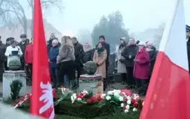 uroczystość pod pomnikiem 27 grudnia (63)