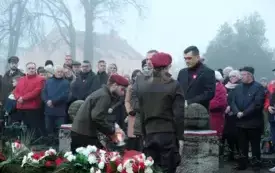 uroczystość pod pomnikiem 27 grudnia (50)