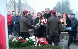 uroczystość pod pomnikiem 27 grudnia (47)