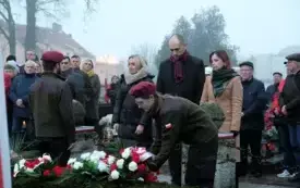 uroczystość pod pomnikiem 27 grudnia (45)