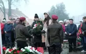uroczystość pod pomnikiem 27 grudnia (43)