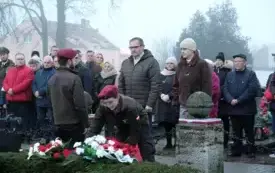 uroczystość pod pomnikiem 27 grudnia (41)