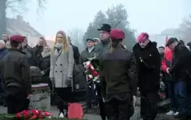 uroczystość pod pomnikiem 27 grudnia (39)
