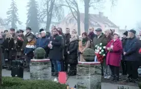 uroczystość pod pomnikiem 27 grudnia (34)