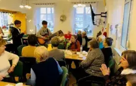Międzypokoleniowe Kolędowanie u Senior&oacute;w (10)