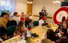 Międzypokoleniowe Kolędowanie u Senior&oacute;w (6)