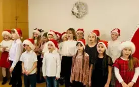 Międzypokoleniowe Kolędowanie u Senior&oacute;w (1)