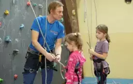 Dmuchańce i ścianka wspinaczkowa OSIR ferie (9)