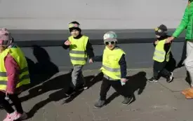 Przedszkolaki w korowodzie wiosennym001062