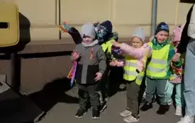 Przedszkolaki w korowodzie wiosennym001041
