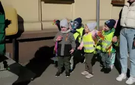 Przedszkolaki w korowodzie wiosennym001039