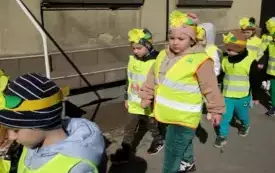 Przedszkolaki w korowodzie wiosennym001031