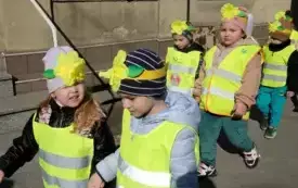 Przedszkolaki w korowodzie wiosennym001030