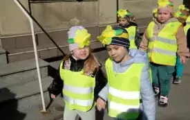 Przedszkolaki w korowodzie wiosennym001029