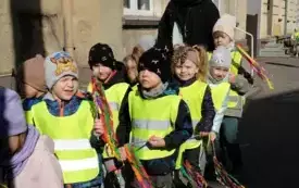 Przedszkolaki w korowodzie wiosennym001024