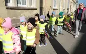 Przedszkolaki w korowodzie wiosennym001014