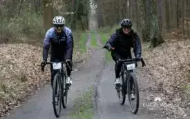 Klubowicze &bdquo;Aktywnie w Pniewach&rdquo; na starcie Gravel Grasuj! (11)