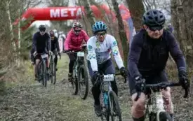 Klubowicze &bdquo;Aktywnie w Pniewach&rdquo; na starcie Gravel Grasuj! (7)